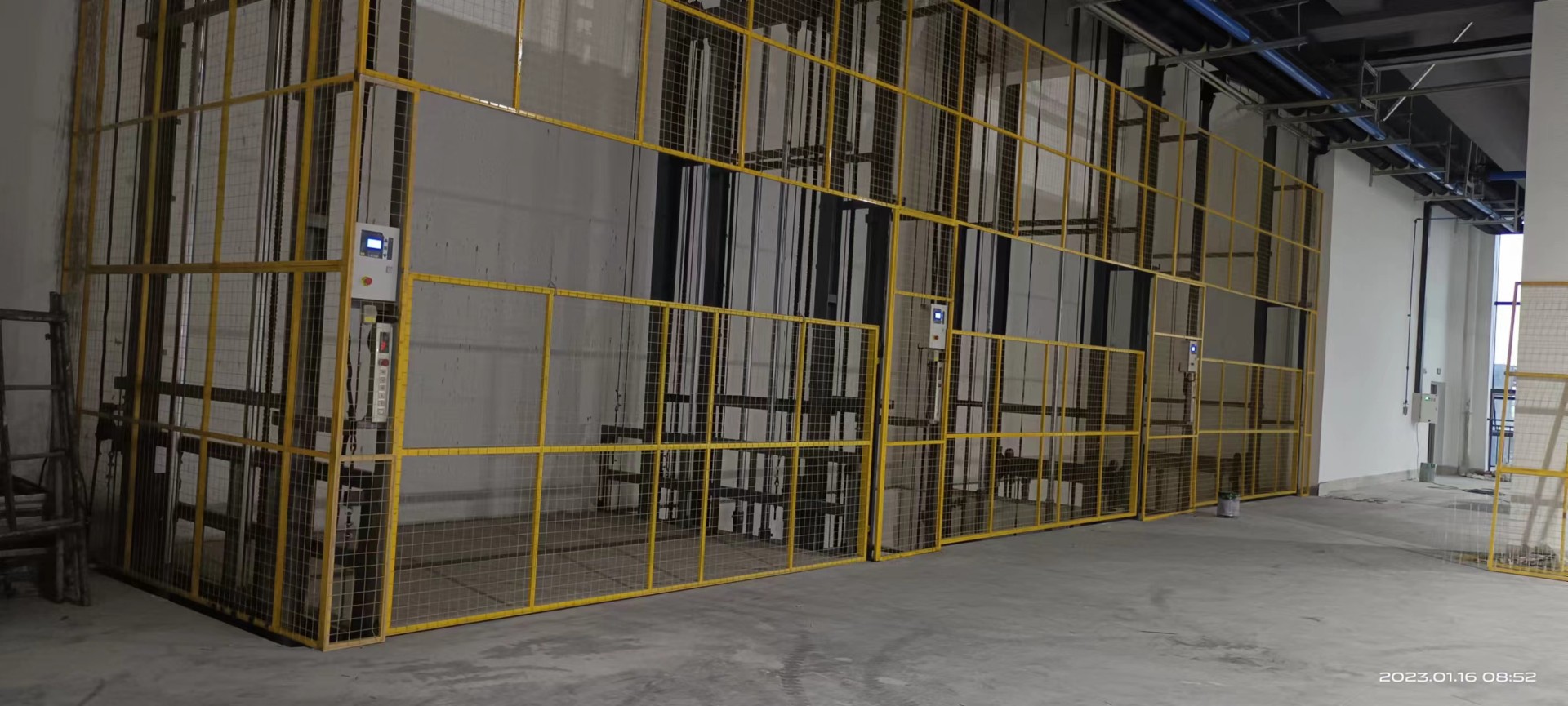 導(dǎo)軌式升降平臺(tái) 導(dǎo)軌式升降平臺(tái)